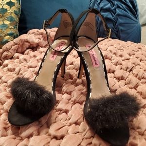 BETSEY JOHNSON Faux Fur Strap Sandal, size 7B